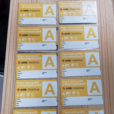 البطاقات الورقية